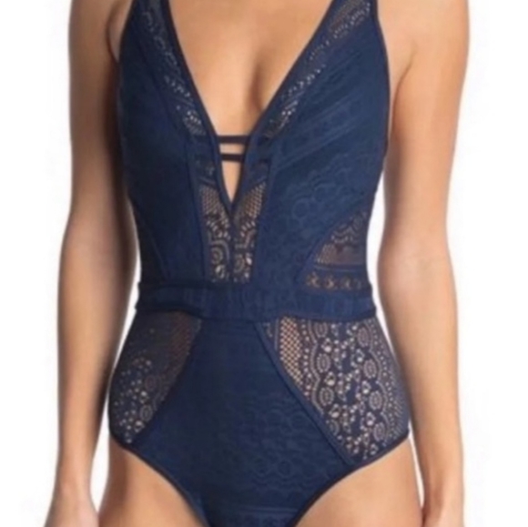NEW BECCA Reveal Show & Tell Plunge One Piece Suit - Picture 2 of 7